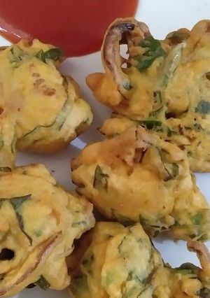 A picture of Methi ke pakore.