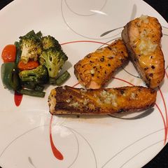 A picture of Lemon burnt garlic salmon.