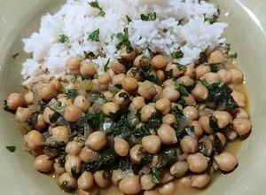 Una foto de Garbanzos con Acelga al Curry