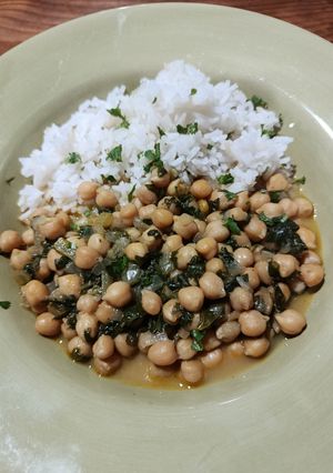 Una foto de Garbanzos con Acelga al Curry