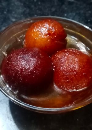 गुलाब जामुन(gulab jamun recipe in hindi) रेसिपी मुख्य फोटो