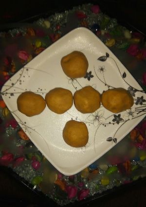 A picture of बेसन के लडू.