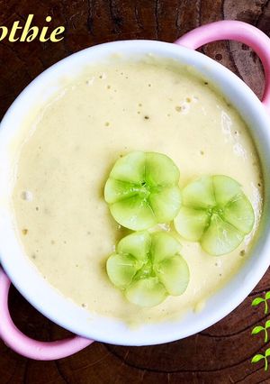 Hình của món Smoothie- chuối, nho xanh, sữa chua.
