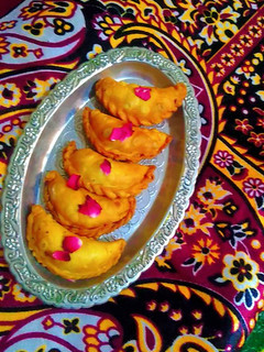 दिवाली स्पेशल गुजिया रेसिपी मुख्य फोटो