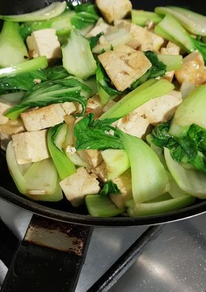A picture of Chinese Stir-Fry Tofu Bokchoy.