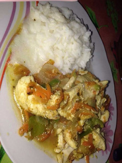 Una foto de Arroz con queso y pollo al vapor