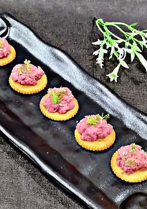 पिंक हम्मस इन मोनाको(pink Hummus in monaco recipe in hindi) रेसिपी मुख्य फोटो