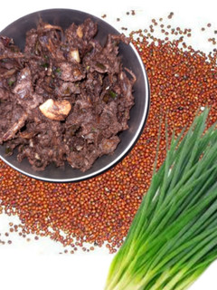 கேழ்வரகு வெங்காயத்தாள் பக்கோடா செய்முறை முக்கிய புகைப்படம்