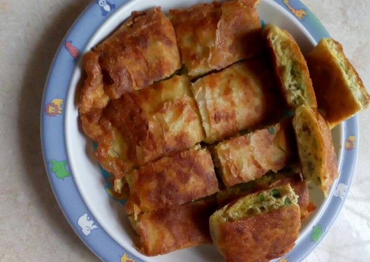 Martabak telur isi ayam Kari