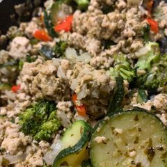 A picture of Turkey Pesto Veggie Stir Fry.