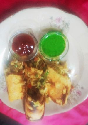 સ્પાઇસી વેજીટેબલ સ્પ્રિંગ રોલ (Veg Spring Rolls Recipe in Gujarati) રેસીપી મુખ્ય ફોટો
