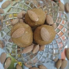 A picture of Wheat flour laddu.