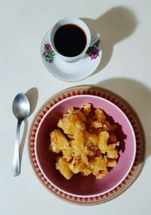 Une photo de Galette de semoule émiettée au miel/Mbesses au miel ☕