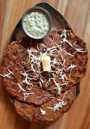 A picture of Mix flour vegetable paratha.