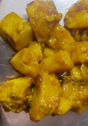 A picture of Aloo baingan.