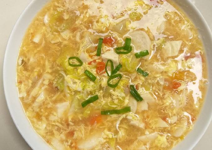 Bagaimana Menyiapkan Egg drop soup with Chinese cabbage Yang Enak