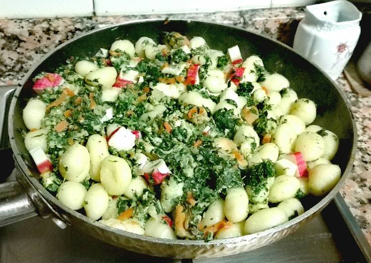 Revuelto de ñoquis y espinacas