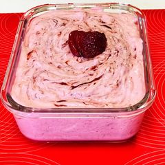 A picture of Fresh Strawberry ice cream.