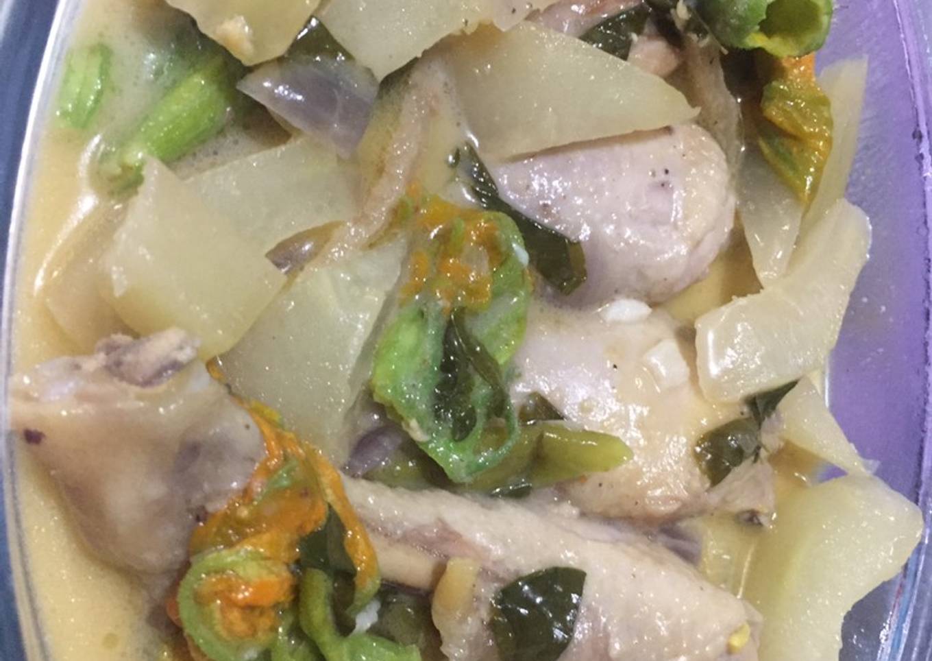Chicken with spicy cream. Vegetables