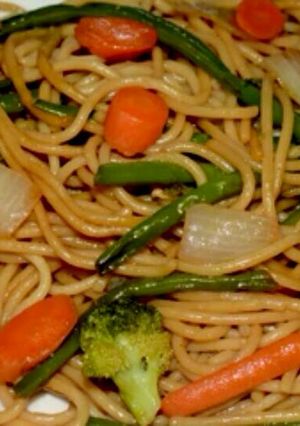 A picture of Chinese Noodles with Vegetables.
