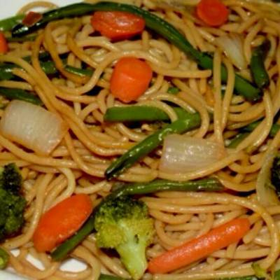 Fideos chinos con verduras Receta de Pamela Salvador- Cookpad