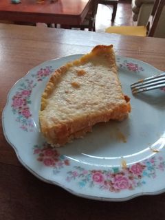 Una foto de Tarta fácil de ricota, dulce de leche y durazno