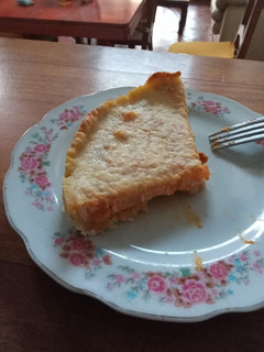 Una foto de Tarta fácil de ricota, dulce de leche y durazno