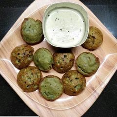 A picture of Moong Dal appe.