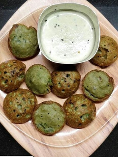A picture of Moong Dal appe.