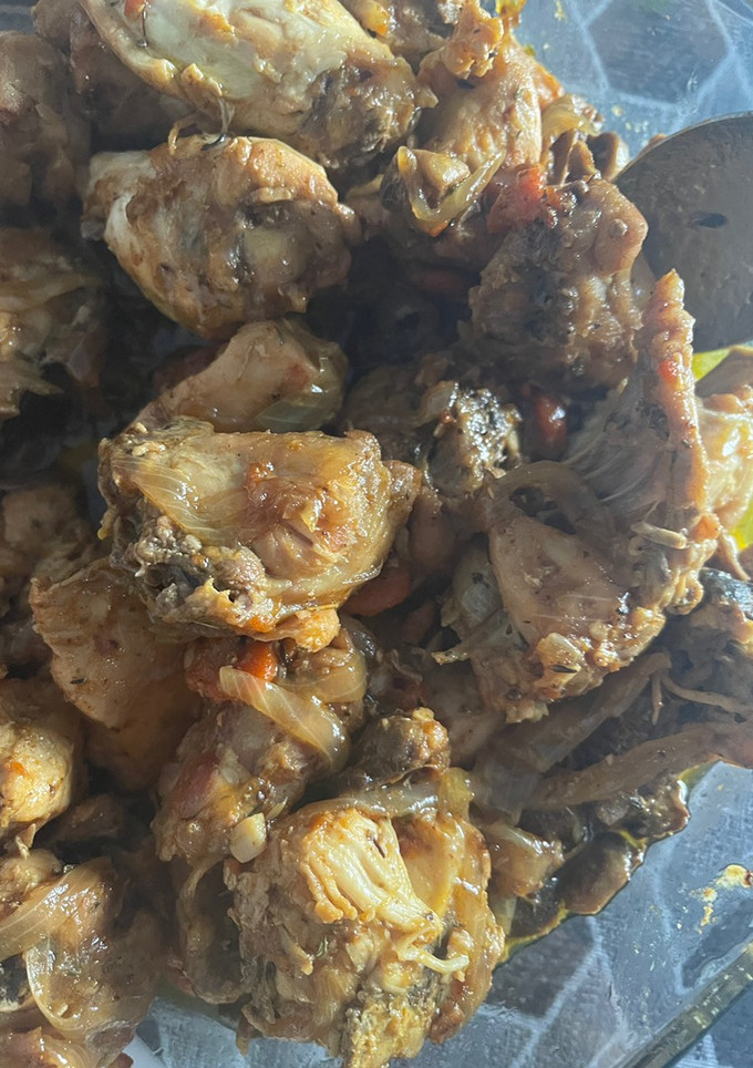 Una foto de Pollo en salsa sabroson