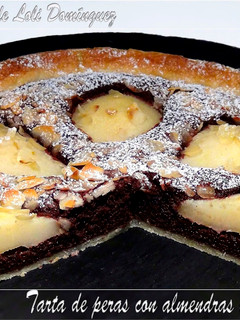 Una foto de Tarta de peras con almendras y chocolate