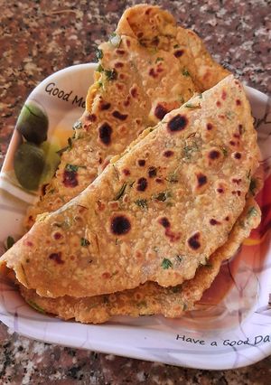 धनिया थेपला (dhaniya thepla recipe in Hindi) रेसिपी मुख्य फोटो