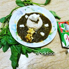 A picture of Palak paneer.