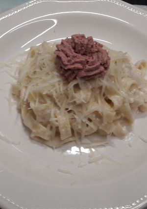Una foto de Cintas con salsa de almendras