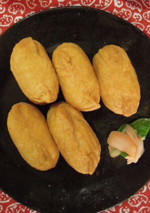 A picture of Inarizushi (inari-sushi).