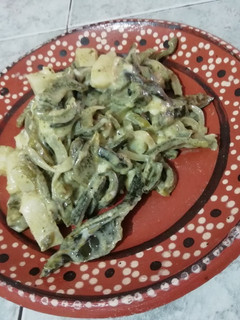 Una foto de Rajas a la crema con queso mozzarella