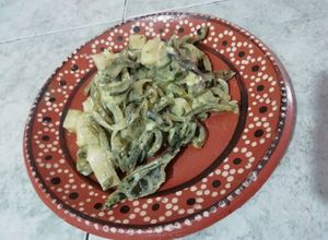 Una foto de Rajas a la crema con queso mozzarella