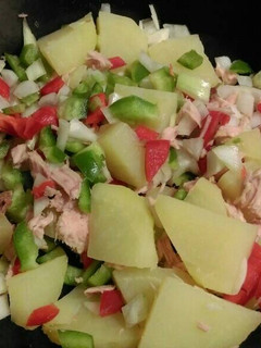 Una foto de Ensalada de patata y pimientos