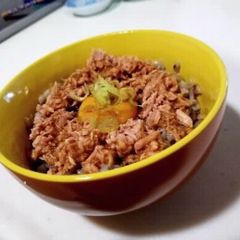 A picture of Egg tuna bowl.