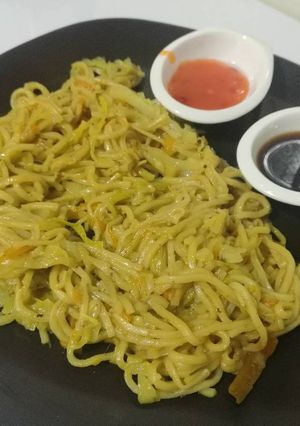 Una foto de Noodles al curry olla gm