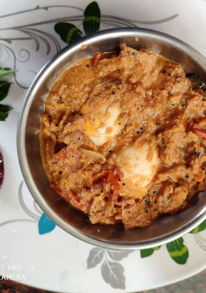 செட்டிநாடு முட்டை கிரேவி (Chettinadu muttai gravy Recipe in Tamil) செய்முறை முக்கிய புகைப்படம்