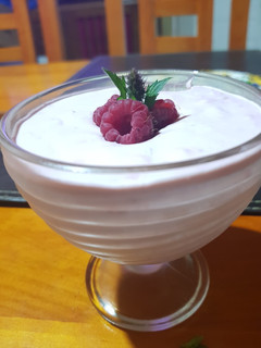Una foto de Mousse de frambuesa fácil y rápido
