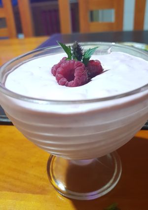Una foto de Mousse de frambuesa fácil y rápido