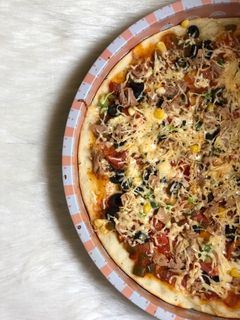 صورة لوصفة بيتزا الخضار والتونة 🍕👌🏼