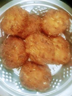முட்டைகோஸ் வடை(Cabbage Vadai recipe in tamil) செய்முறை முக்கிய புகைப்படம்