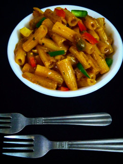 रेड सॉस पास्ता (Red sauce pasta recipe in hindi) रेसिपी मुख्य फोटो