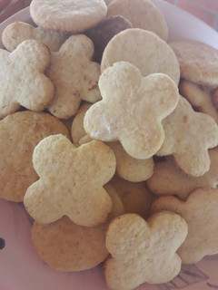 Una foto de Galletas dulces súper fáciles🍪🍪