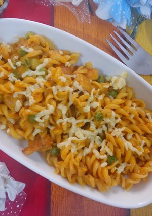 চিকেন চীজ মটর পাস্তা (chicken cheese matar pasta recipe in Bengali) রেসিপির প্রধান ছবি