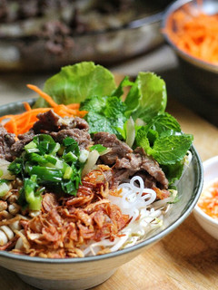 A picture of Stir-Fried Beef Noodle Bowl | Southern Vietnamese Beef Noodle Bowl.