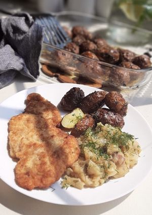Zdjęcie przepisu Męski obiad czyli kotlet, kapusta i ziemniaki.